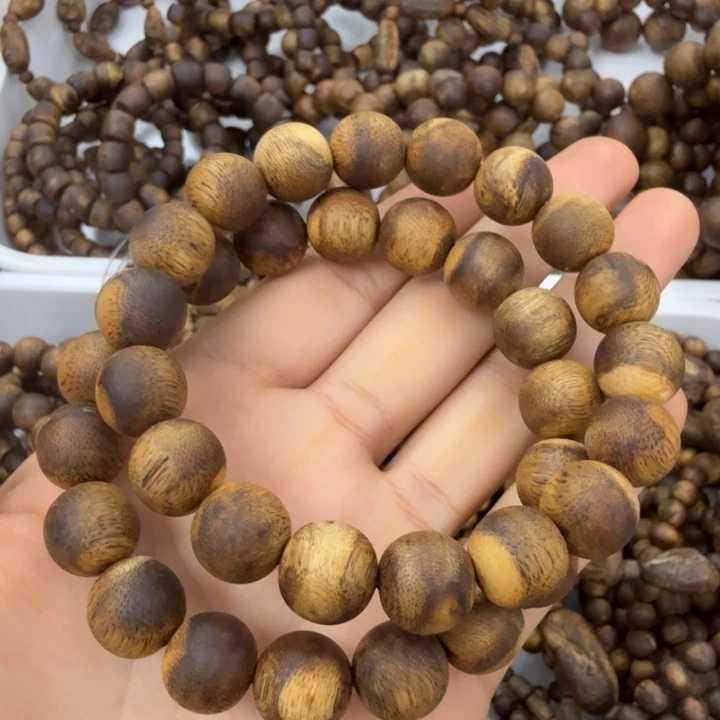 沉香手串陆河一代苗圆珠卡十二多样性发其一