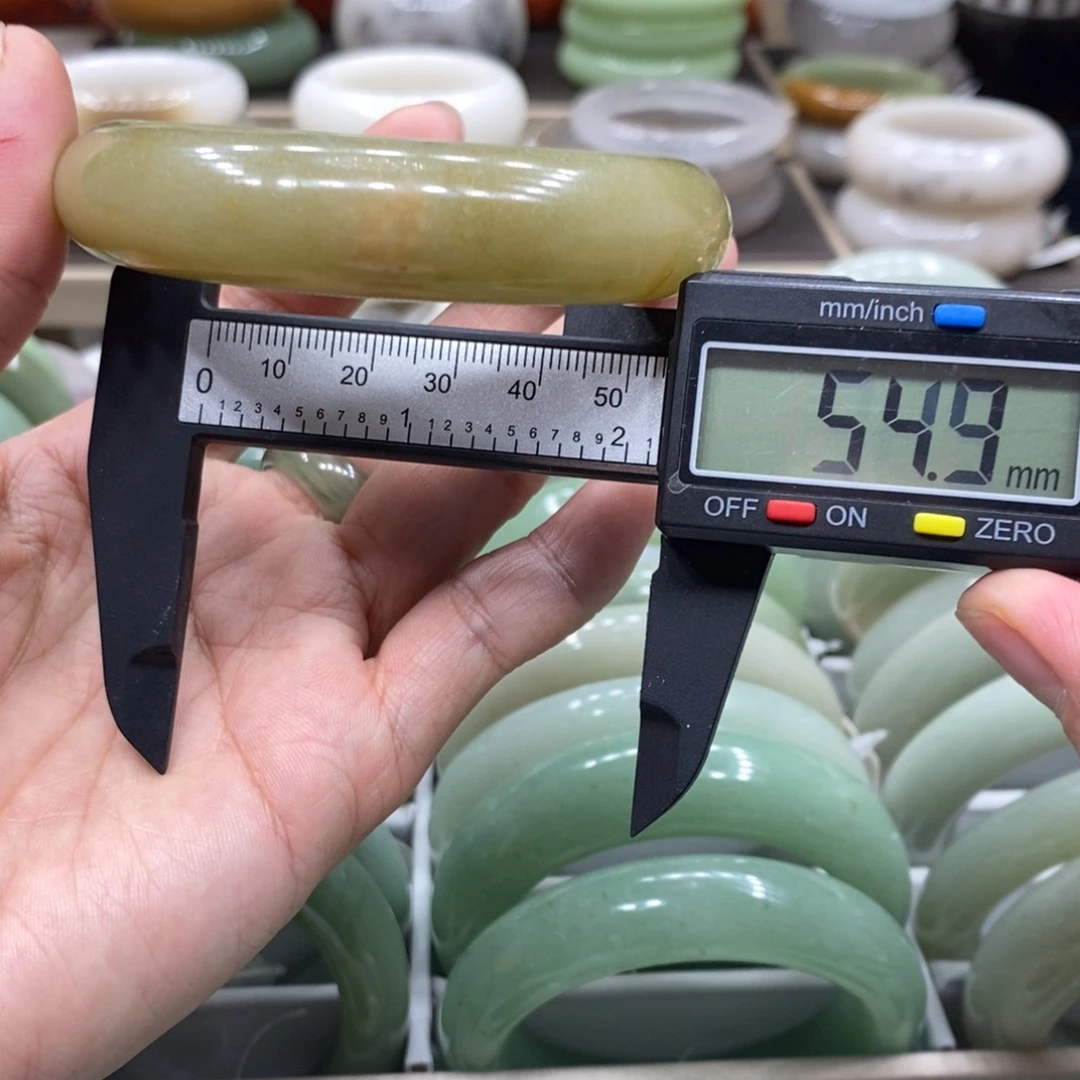 石英岩玉未镶嵌手镯