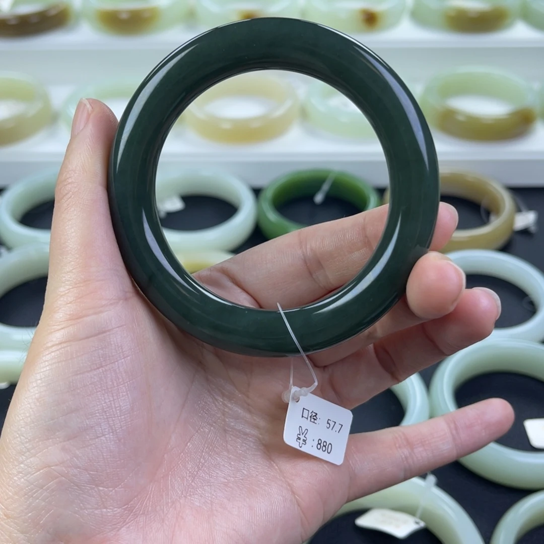 和田玉未镶嵌手镯