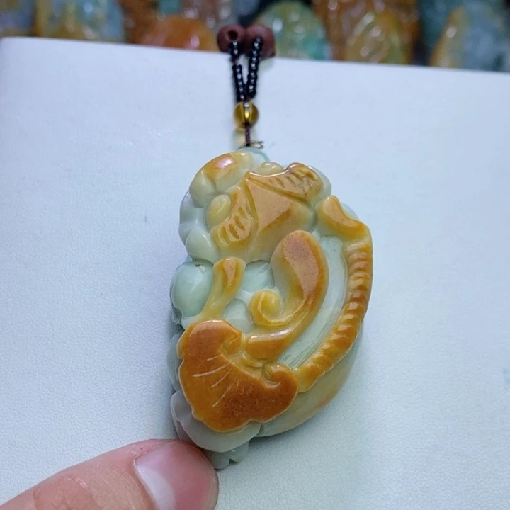 翡翠未镶嵌颈饰特色件