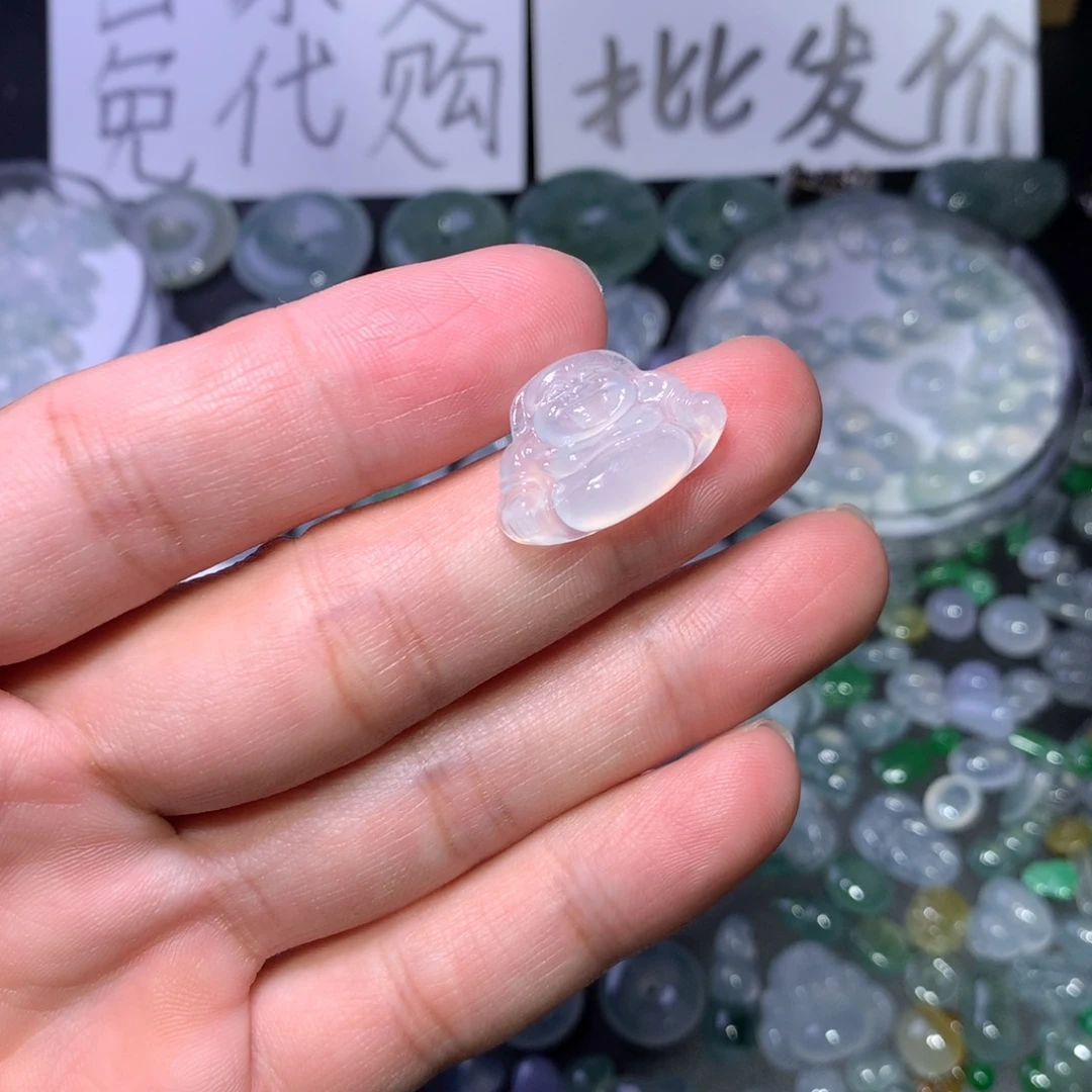 翡翠未镶嵌颈饰佛公