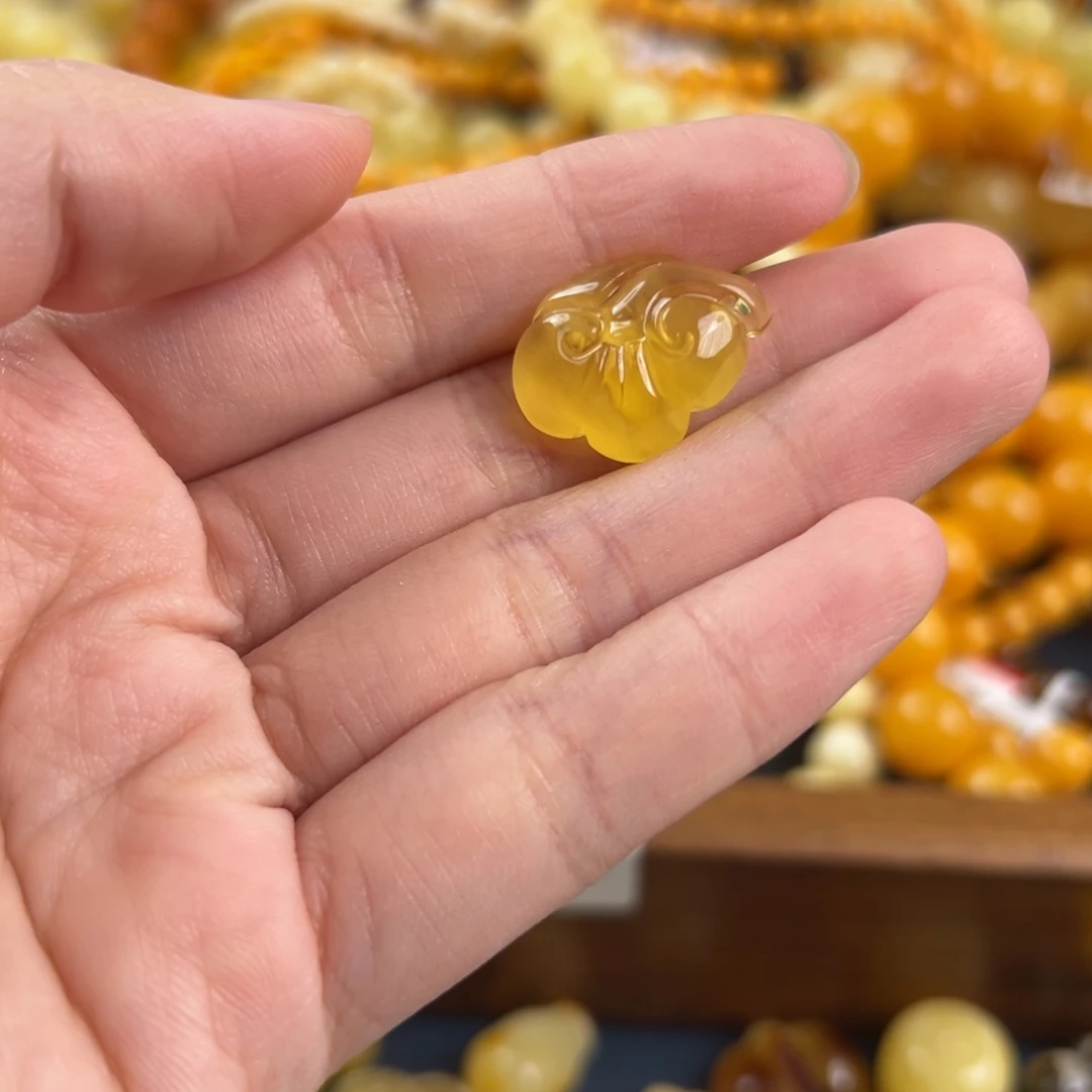 琥珀未镶嵌珠宝奇石