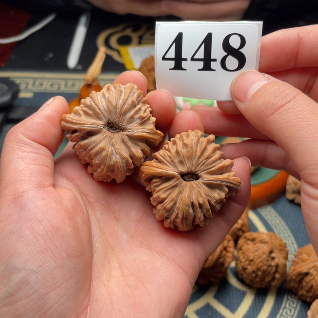 桃核把件41.5四座楼448号……