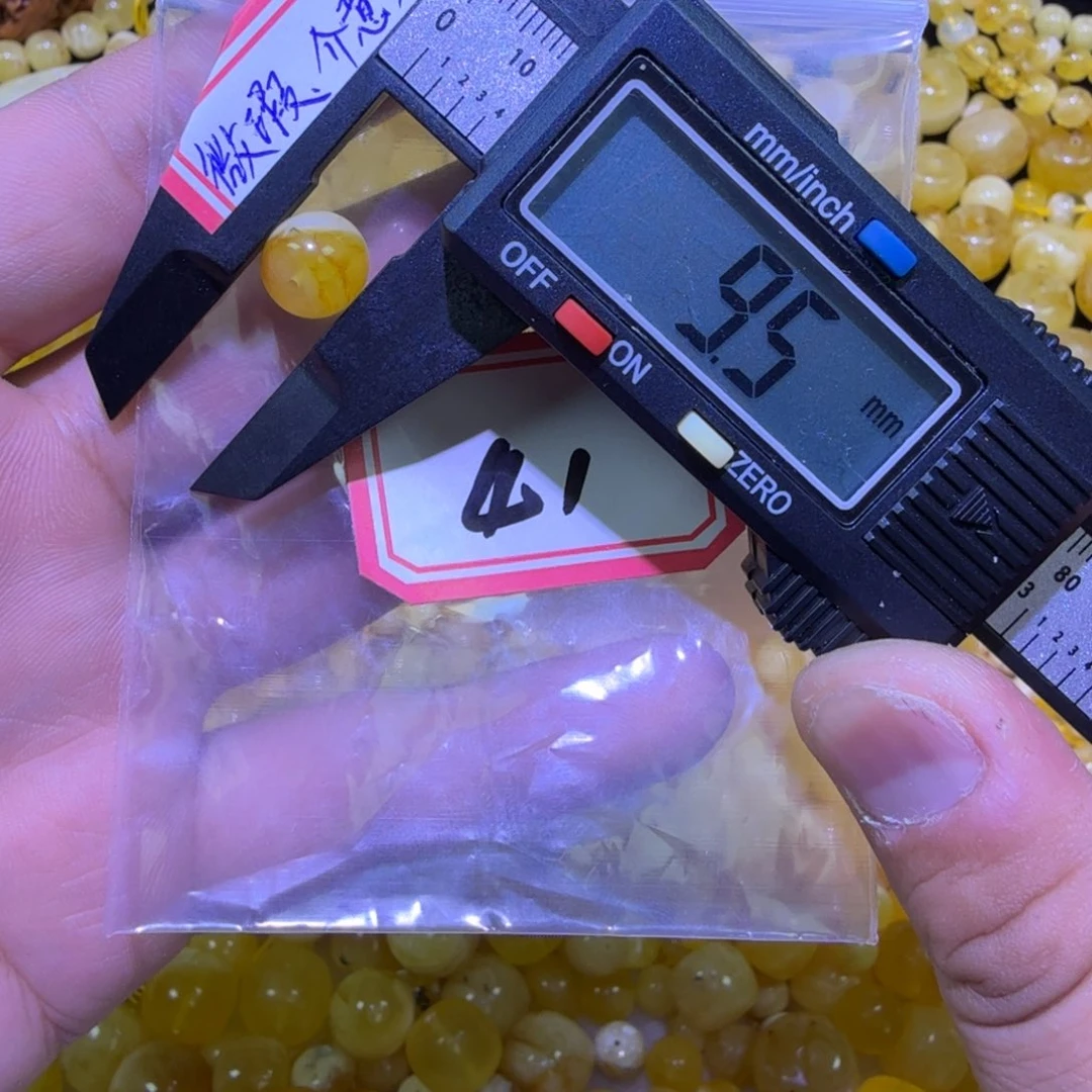 蜜蜡未镶嵌珠宝奇石