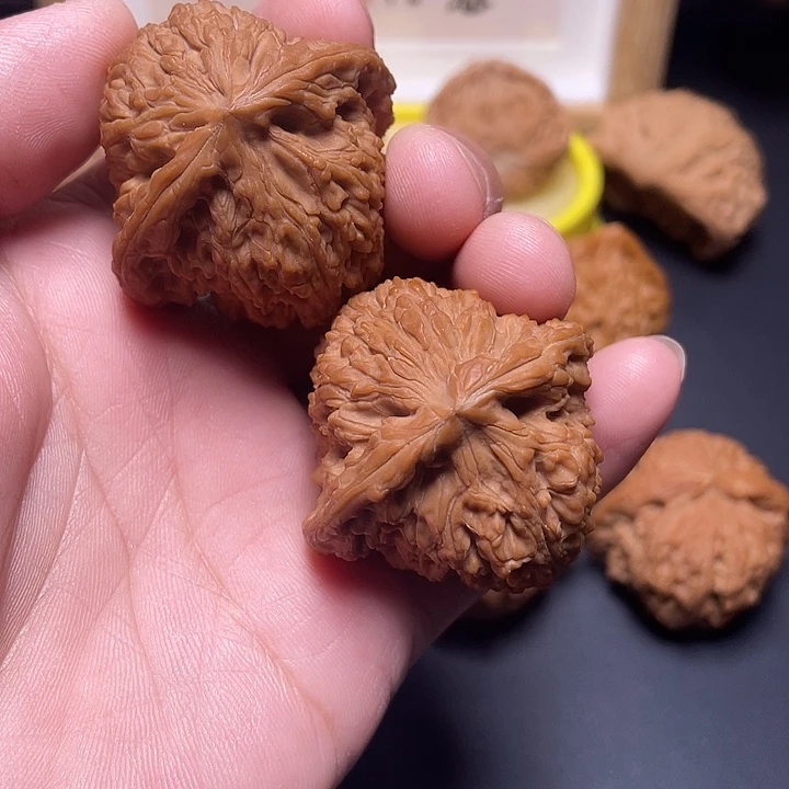 文玩核桃吊坠全品无修的文玩核桃南疆石