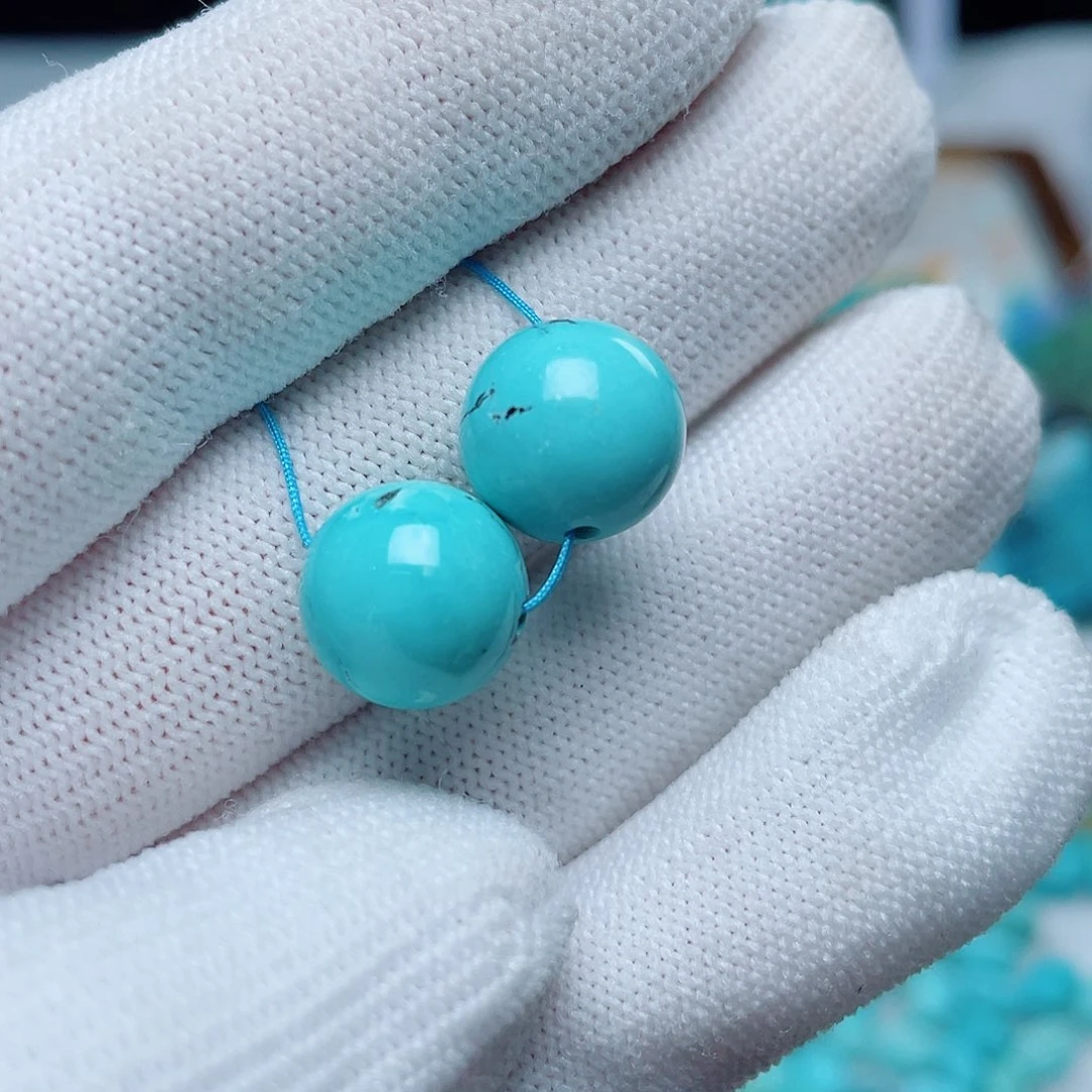 小***女绿松石未镶嵌珠宝奇石