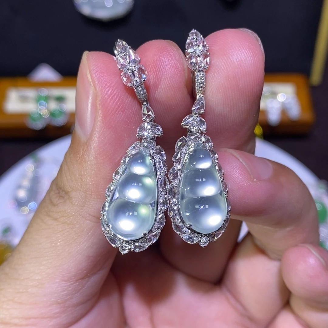 【闪购商品】颈饰18K金镶嵌翡翠