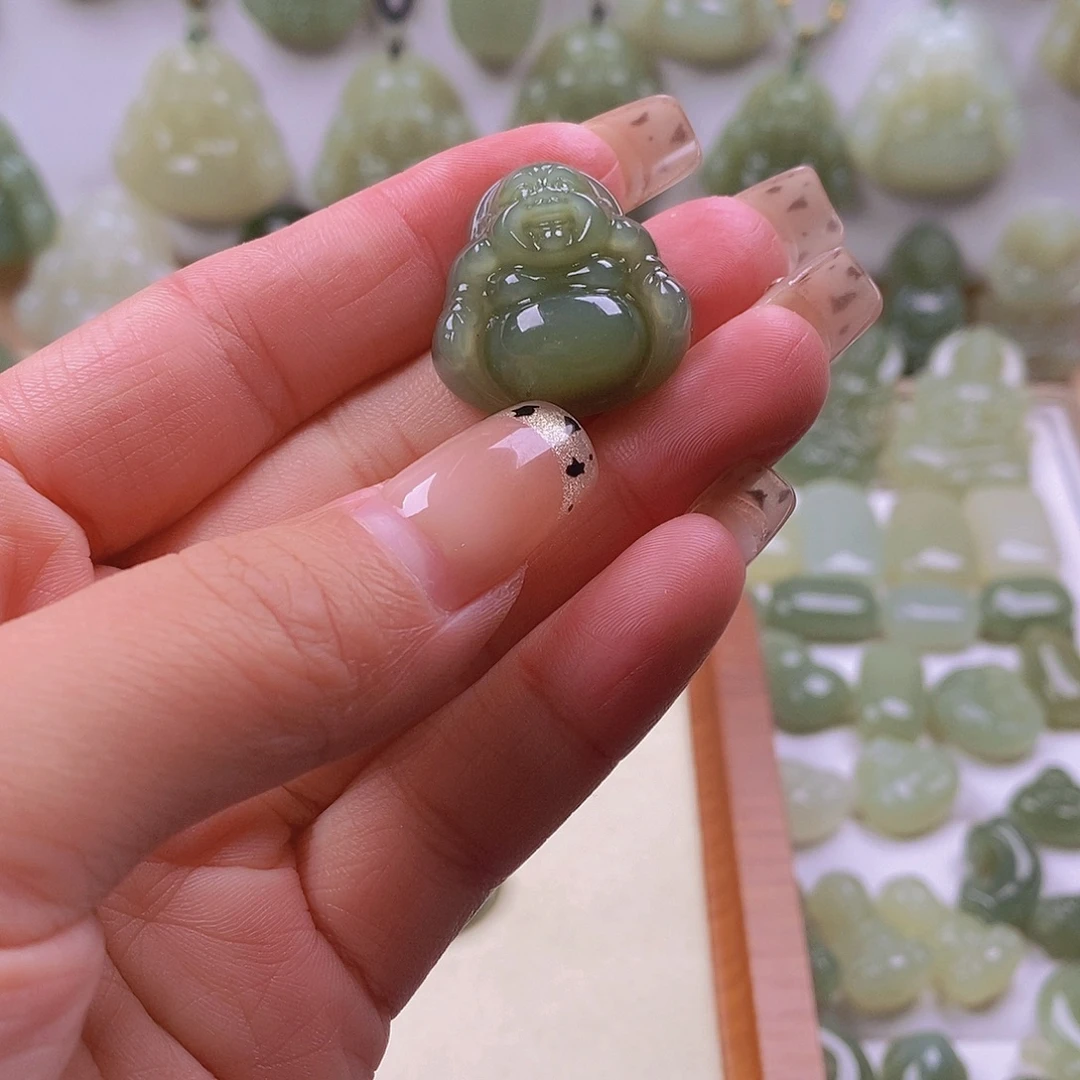 一***喵和田玉未镶嵌颈饰