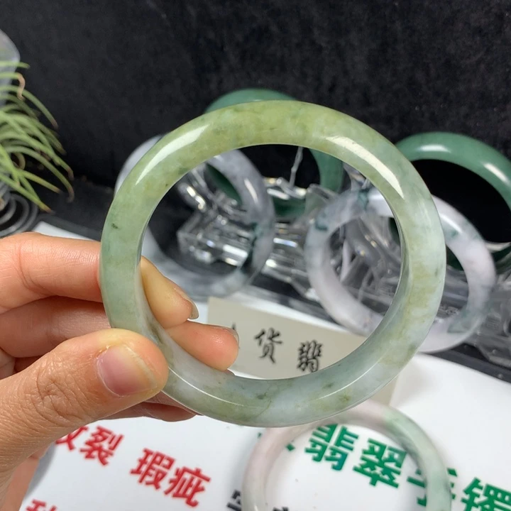 翡翠未镶嵌手镯31号。 56.6圈