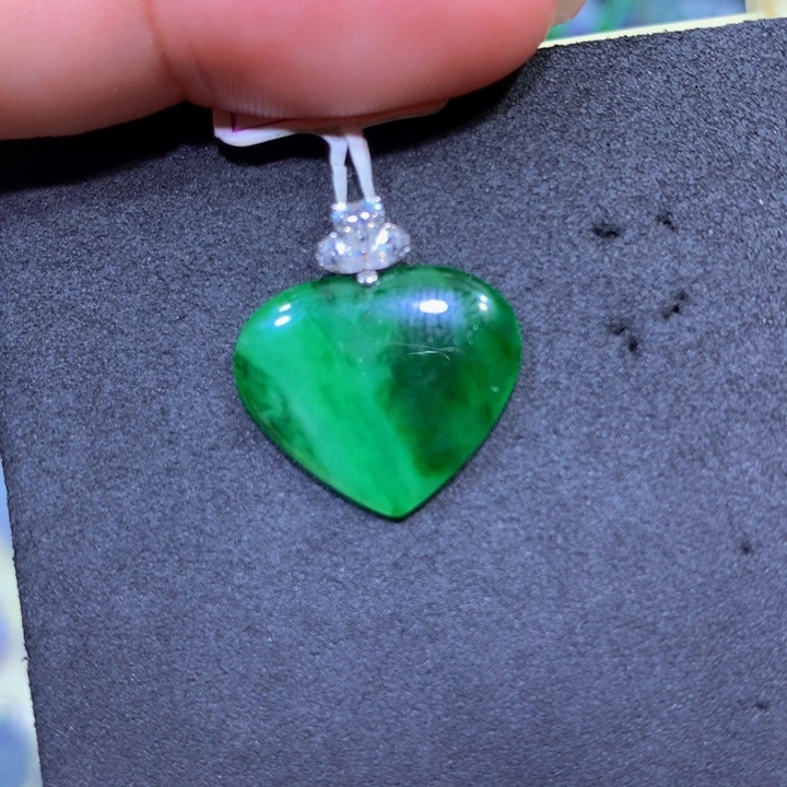 翡翠18K金镶嵌颈饰翡翠