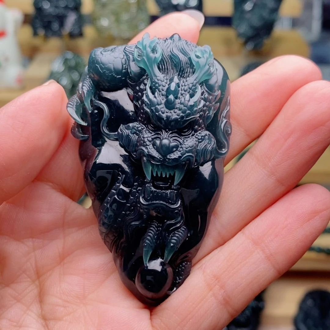 翡翠颈饰未镶嵌吕*静龙牌