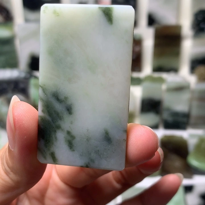 *****独山玉未镶嵌颈饰