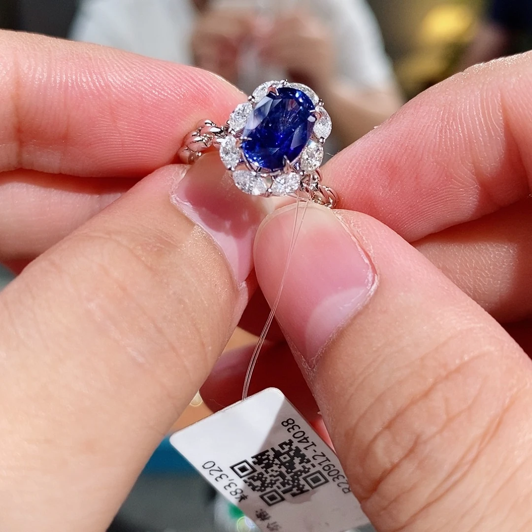 戒指蓝宝石18K金镶嵌2.6ct