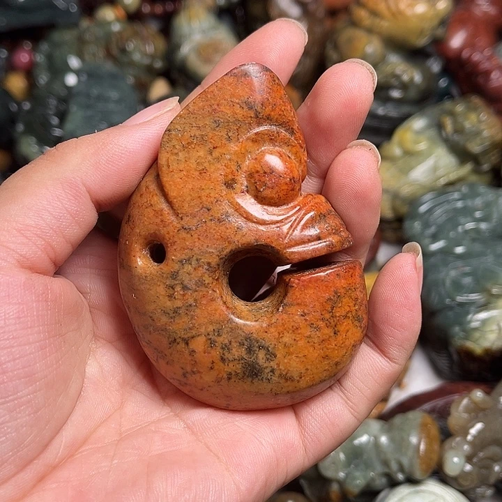 未镶嵌岫岩河磨玉（透闪石质玉）挂件