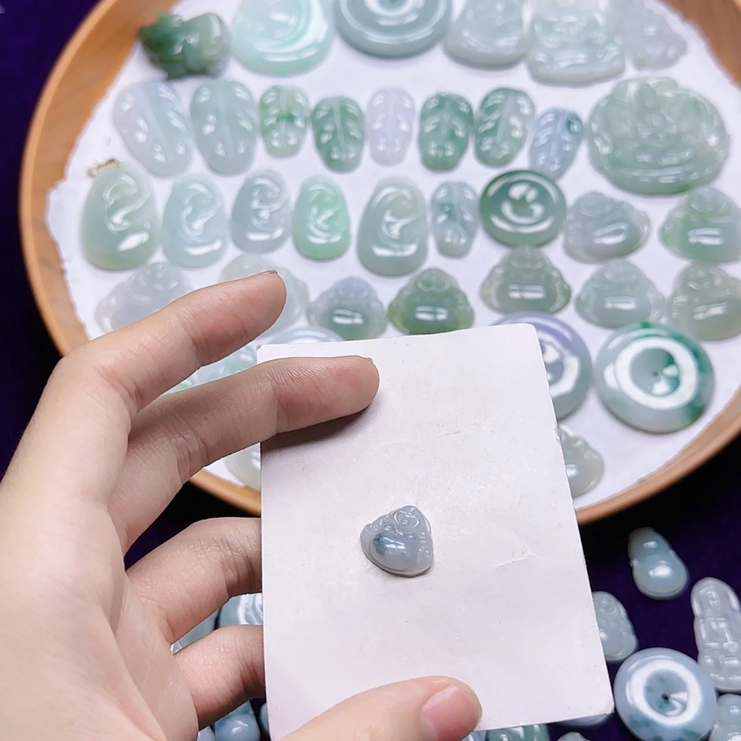 翡翠未镶嵌吊坠(赠链)翡翠