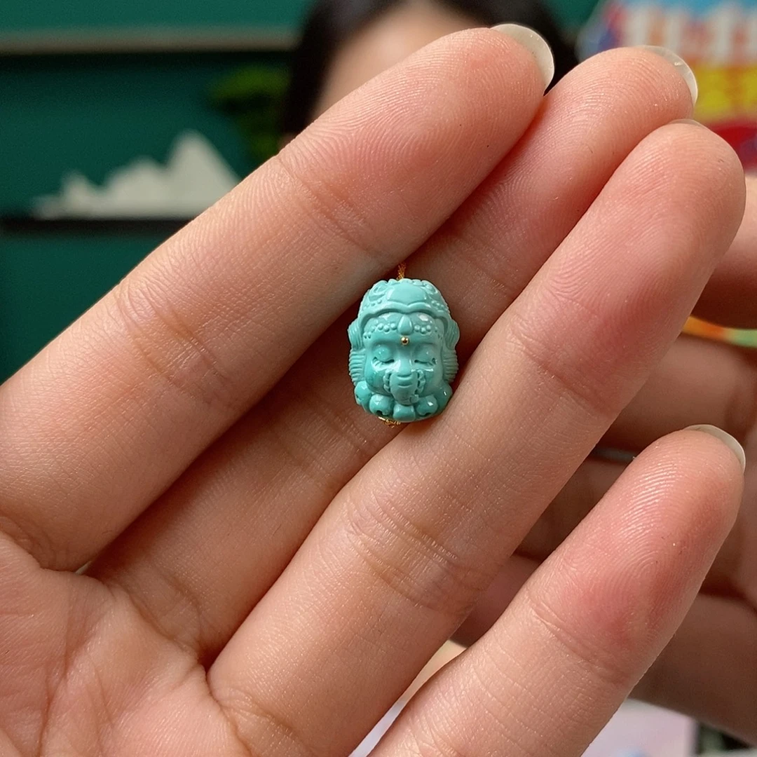 刹***英绿松石未镶嵌珠宝奇石