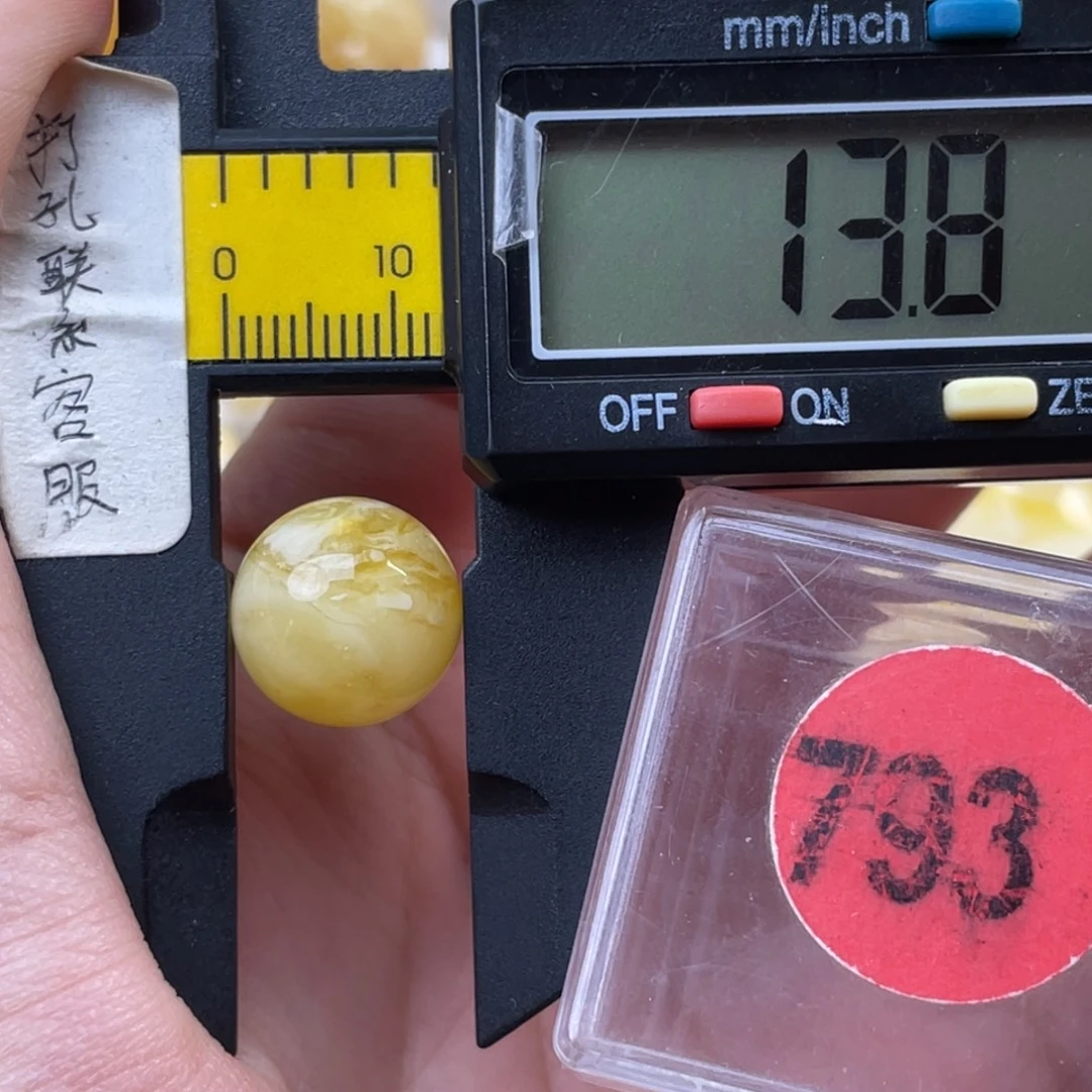 蜜蜡未镶嵌珠宝奇石瑕疵