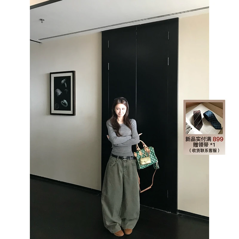 "美式痞雅裤"周末Brunch松弛感 复古高品砂洗做旧军绿弯刀牛仔裤