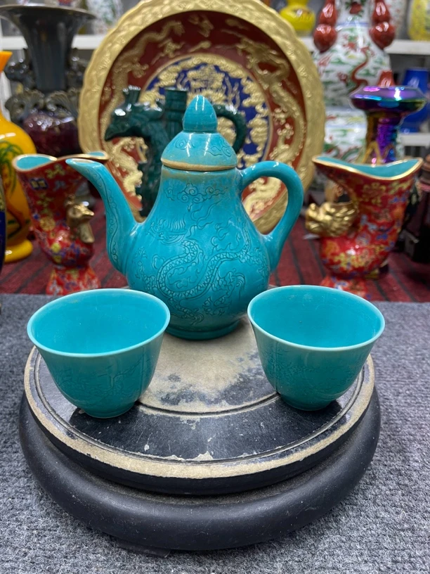 松石绿釉暗刻龙纹一壶两杯组合