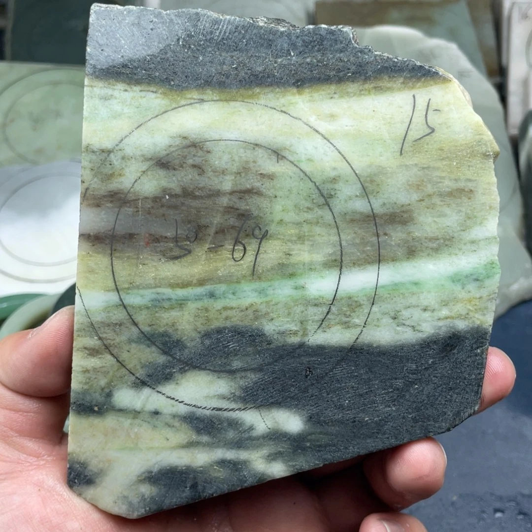 独山玉未镶嵌珠宝奇石