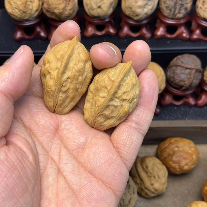 核桃铁核桃玉白菜磕尖