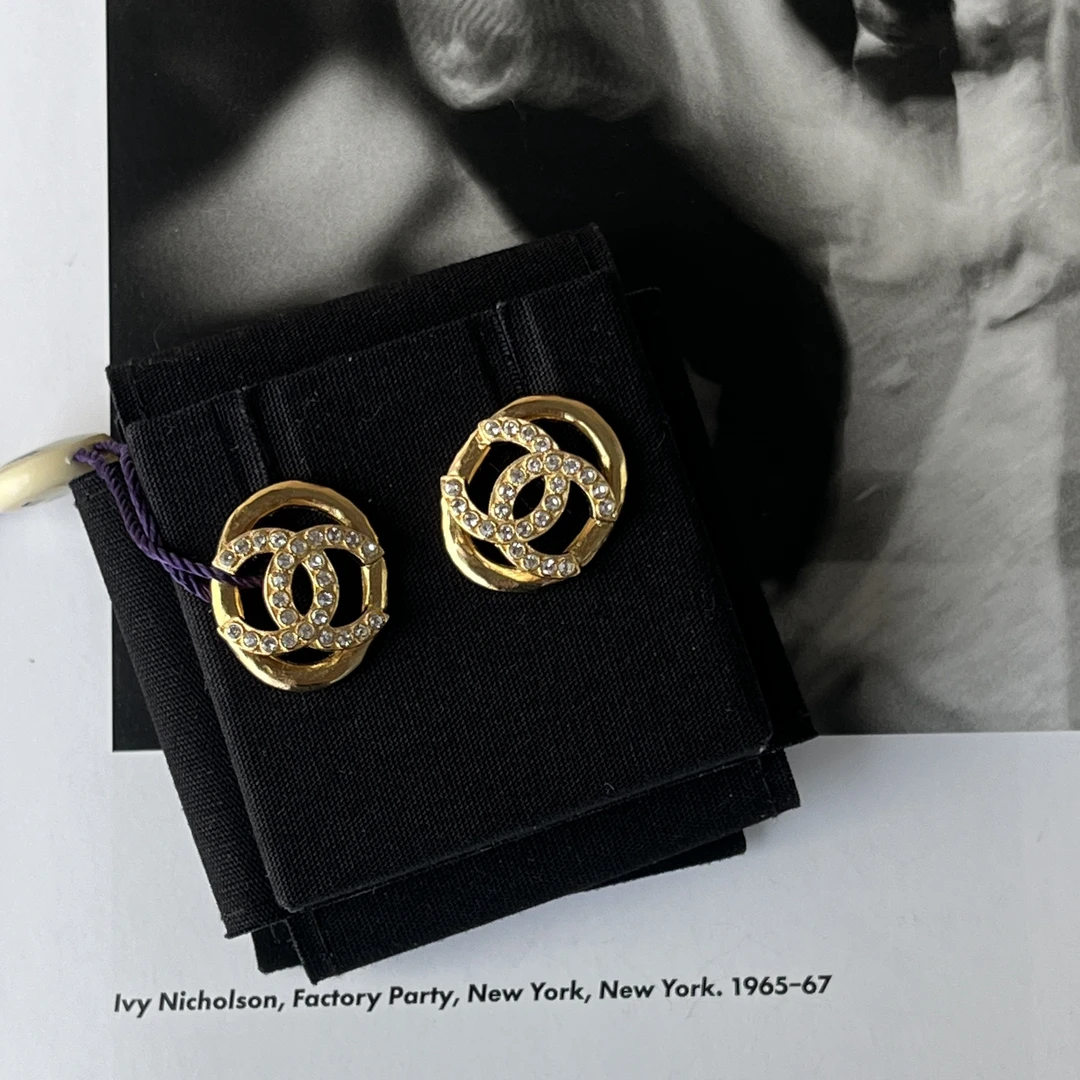 95新 Chanel/香奈儿 Azul - 22A金色椭圆镂空水钻双C耳钉 41834