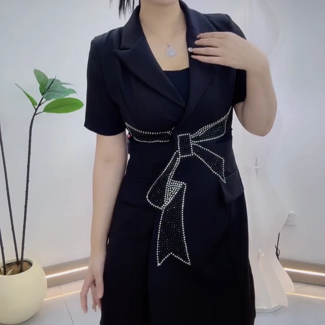 修身型暗扣蝴蝶结钉钻西装气质连衣裙