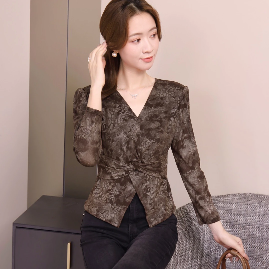 2025秋季新款V领重工时尚长袖T恤女装独特收腰显瘦打底衫上衣6818