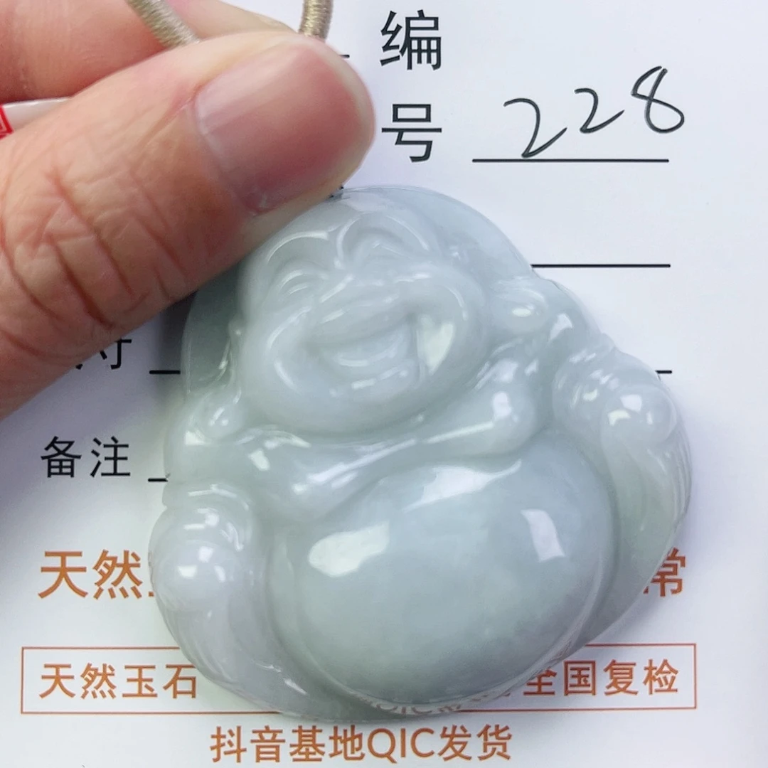 翡翠颈饰未镶嵌佛公微瑕