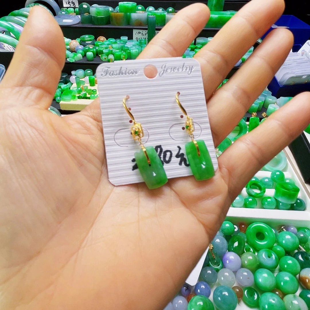 18K金镶嵌翡翠耳饰