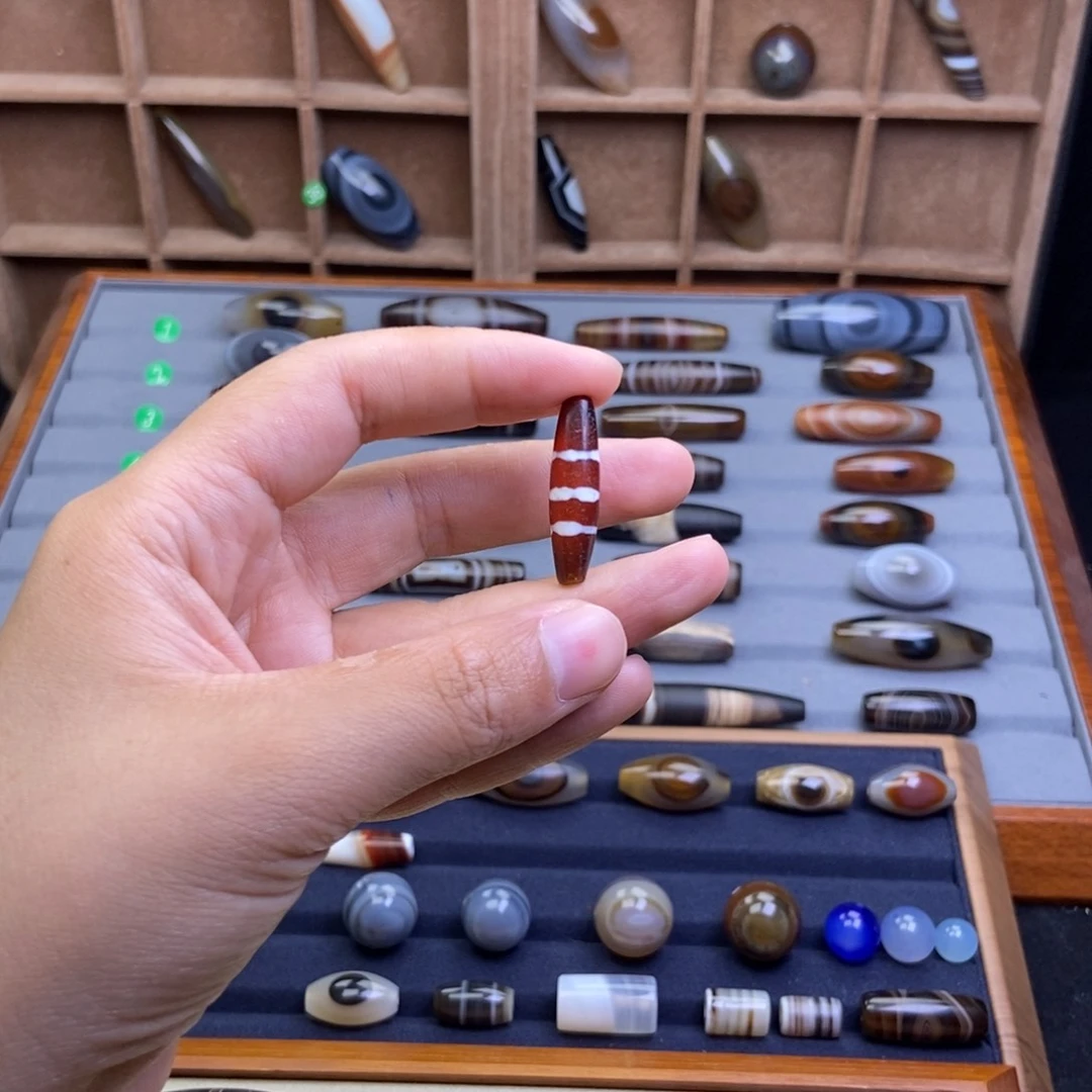 同***桌玛瑙/玉髓颈饰未镶嵌