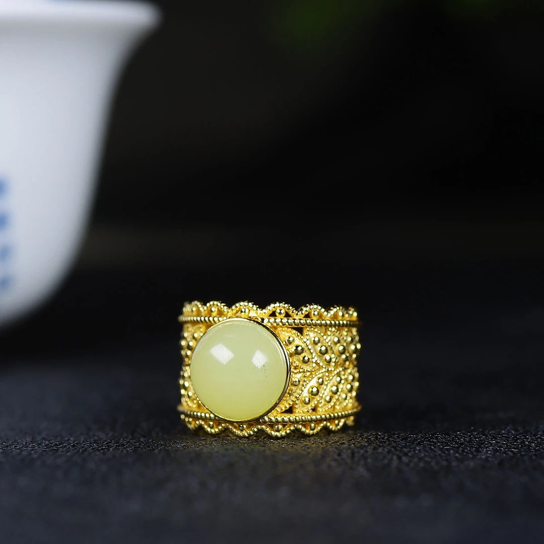 112039和田玉黄玉蛋面戒指