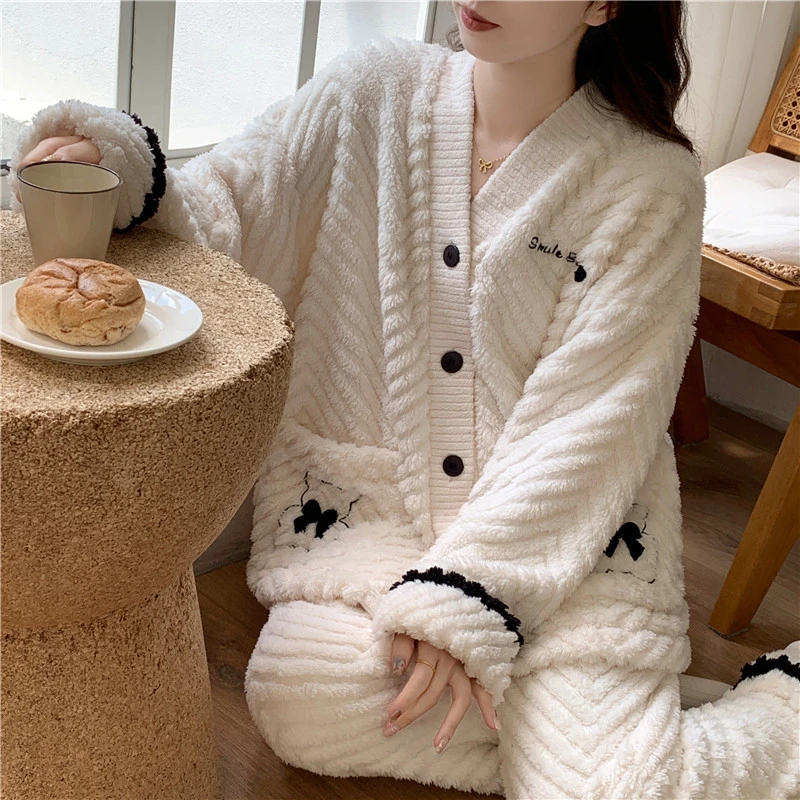 珊瑚绒新款秋冬季睡衣女加厚可爱卡通V领开衫法兰绒家居服套装
