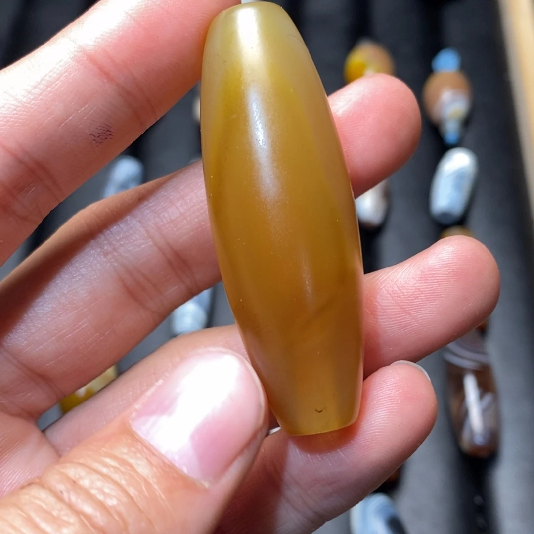 玛瑙/玉髓颈饰未镶嵌昵***置