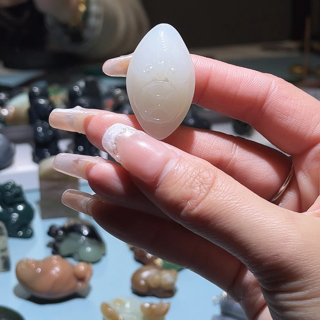 和田玉未镶嵌颈饰白玉福到了