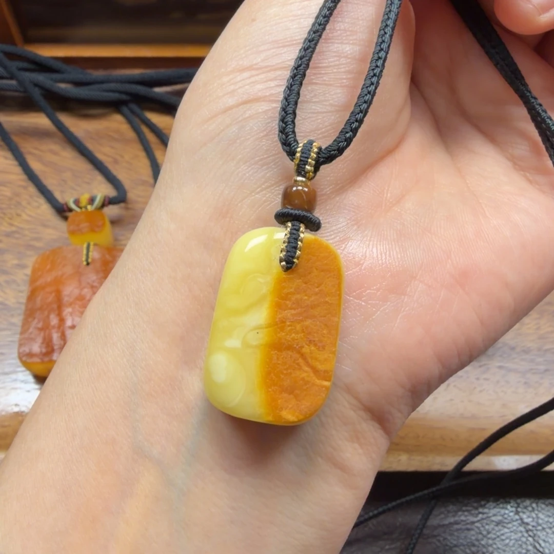 琥珀未镶嵌吊坠(赠链)