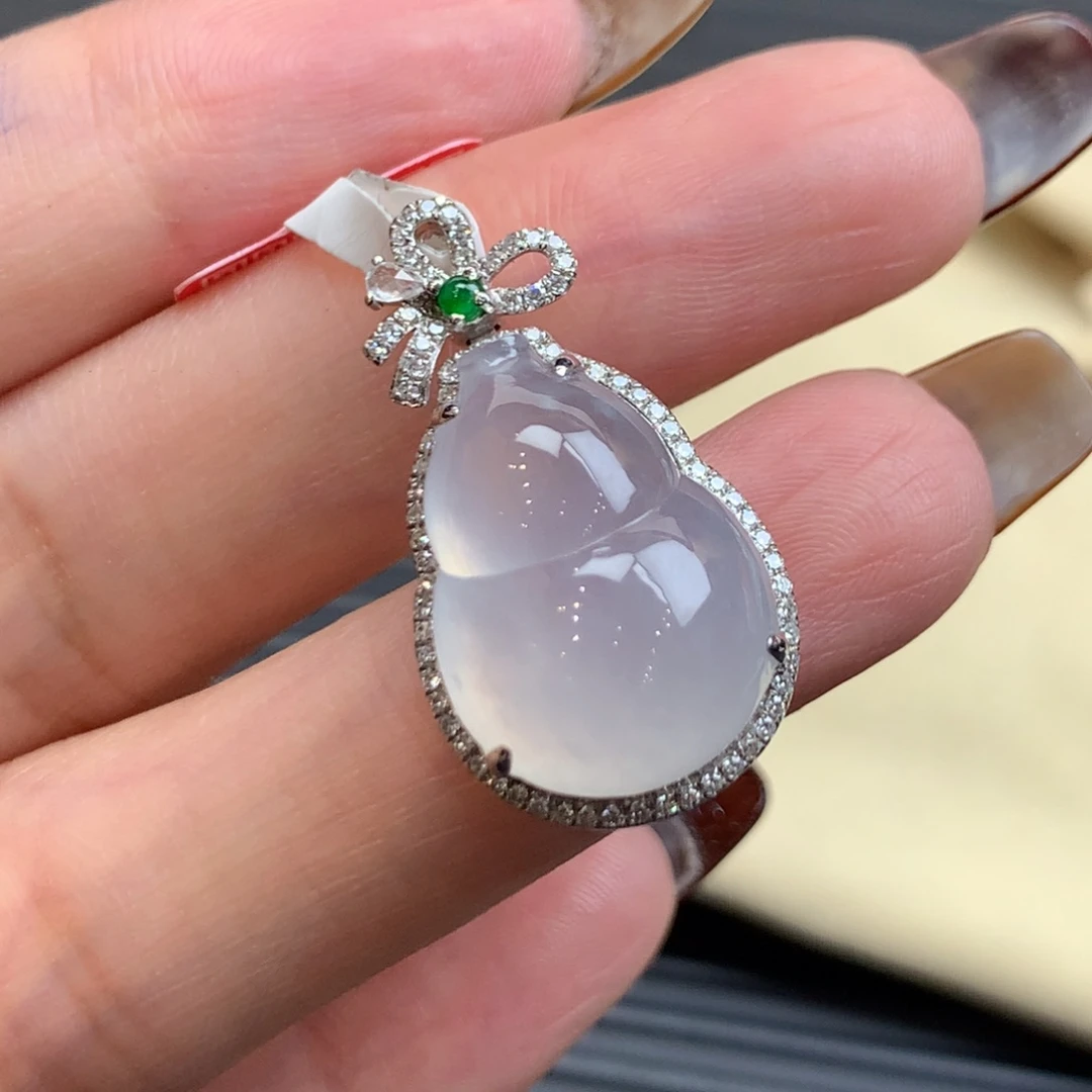 翡翠18K金镶嵌颈饰翡翠