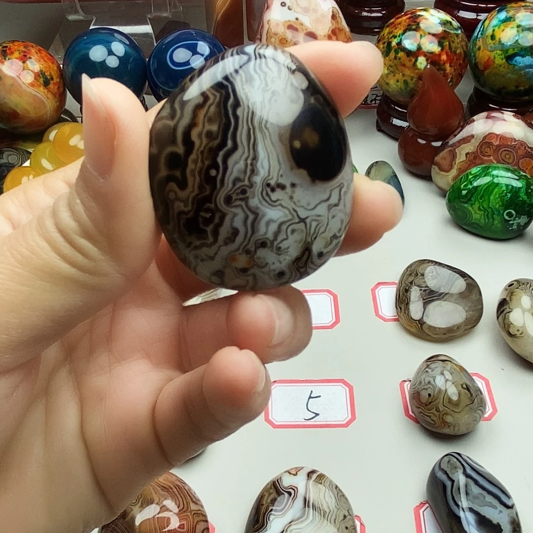 Y***.玛瑙/玉髓未镶嵌珠宝奇石