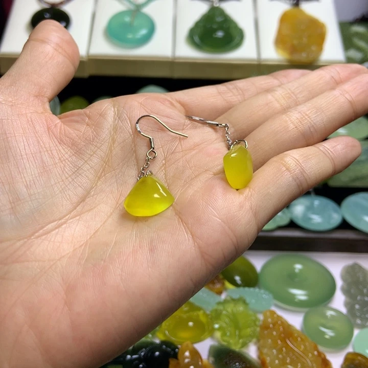 【闪购商品】蛇纹石玉未镶嵌颈饰