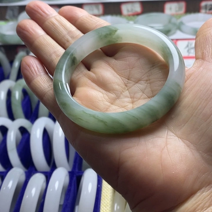 石英质玉（天山翠）未镶嵌手镯