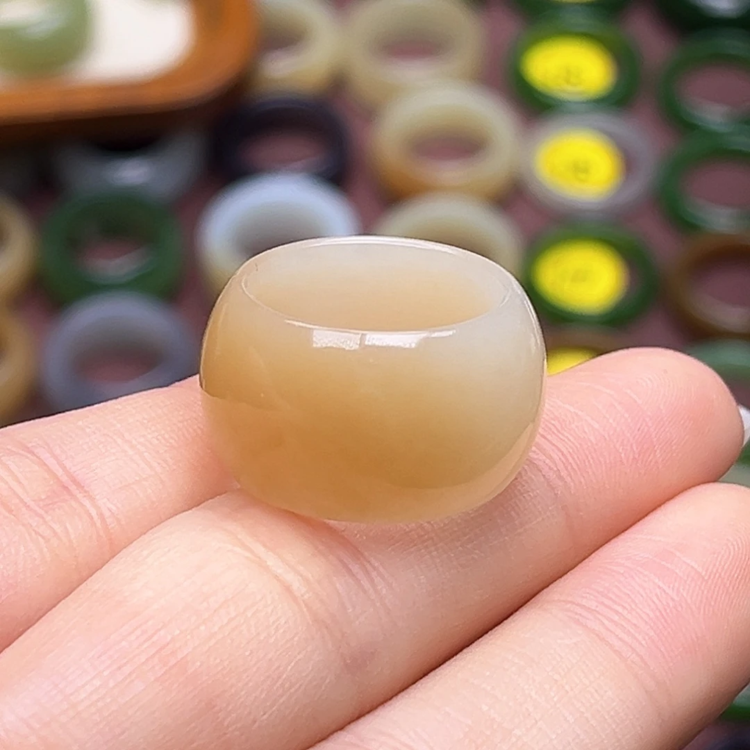 谁***谁和田玉未镶嵌戒指