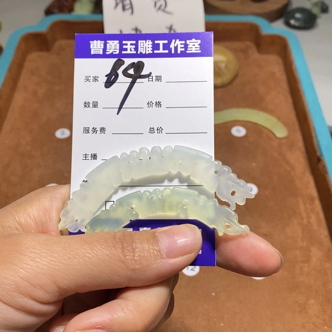 蛇纹石玉未镶嵌颈饰年****?