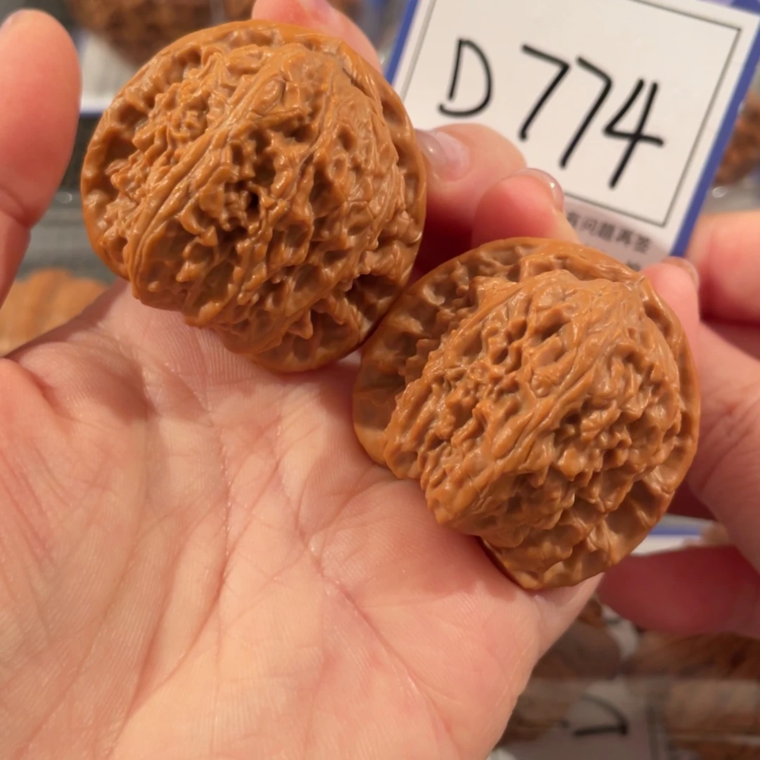 把件文玩核桃D774白狮子40