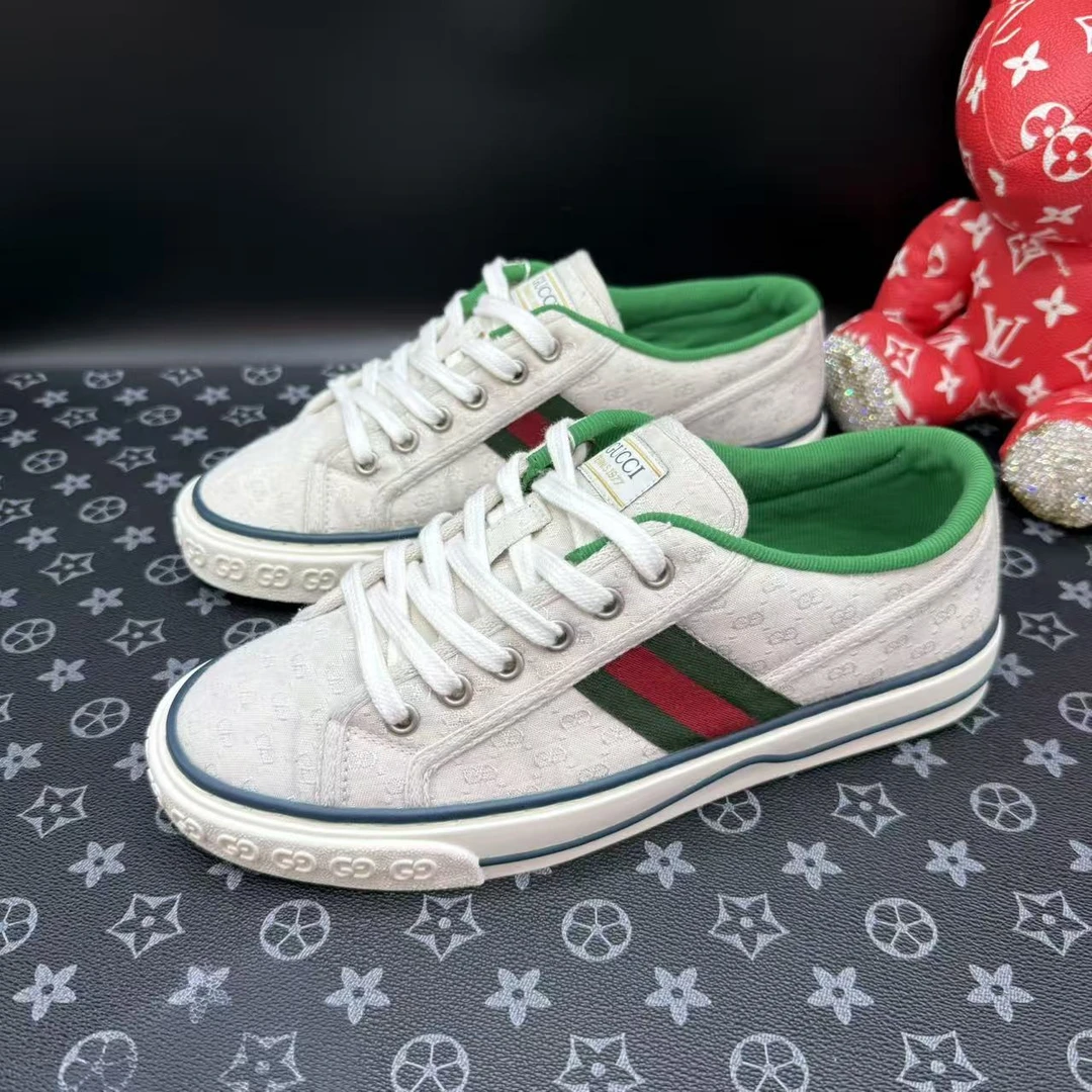 95新 GUCCI/古驰 男士白色帆布1977板鞋39.5欧码 ddm3230