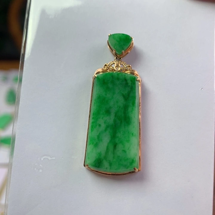 翡翠18K金镶嵌颈饰翡翠