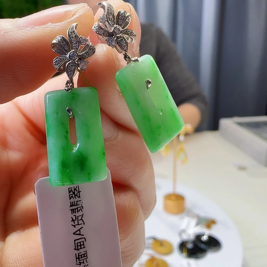 翡翠耳饰18K金镶嵌天然缅甸