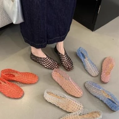 2025夏季新款韩版小众设计感塑料水晶凉鞋平底镂空舒适透气洞洞鞋