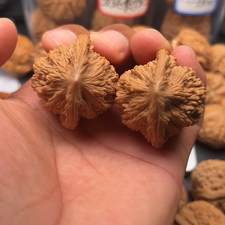 文玩核桃把件虎头