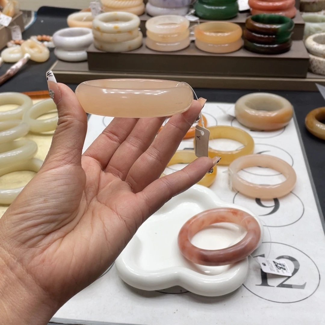 石英岩玉手镯未镶嵌慕**柒