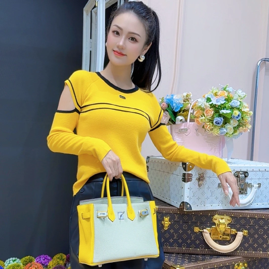 【芳芳私服】早秋网红镂空露肩撞色条纹圆领针织打底